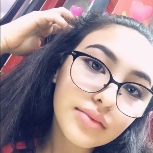 Meet your Posher, Noelnoelia